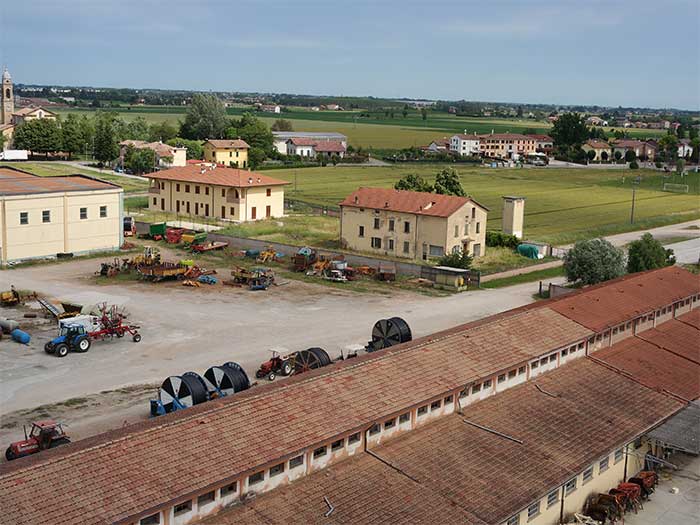 Azienda agricola nei pressi di Novellara Azienda agricola nei pressi di Novellara